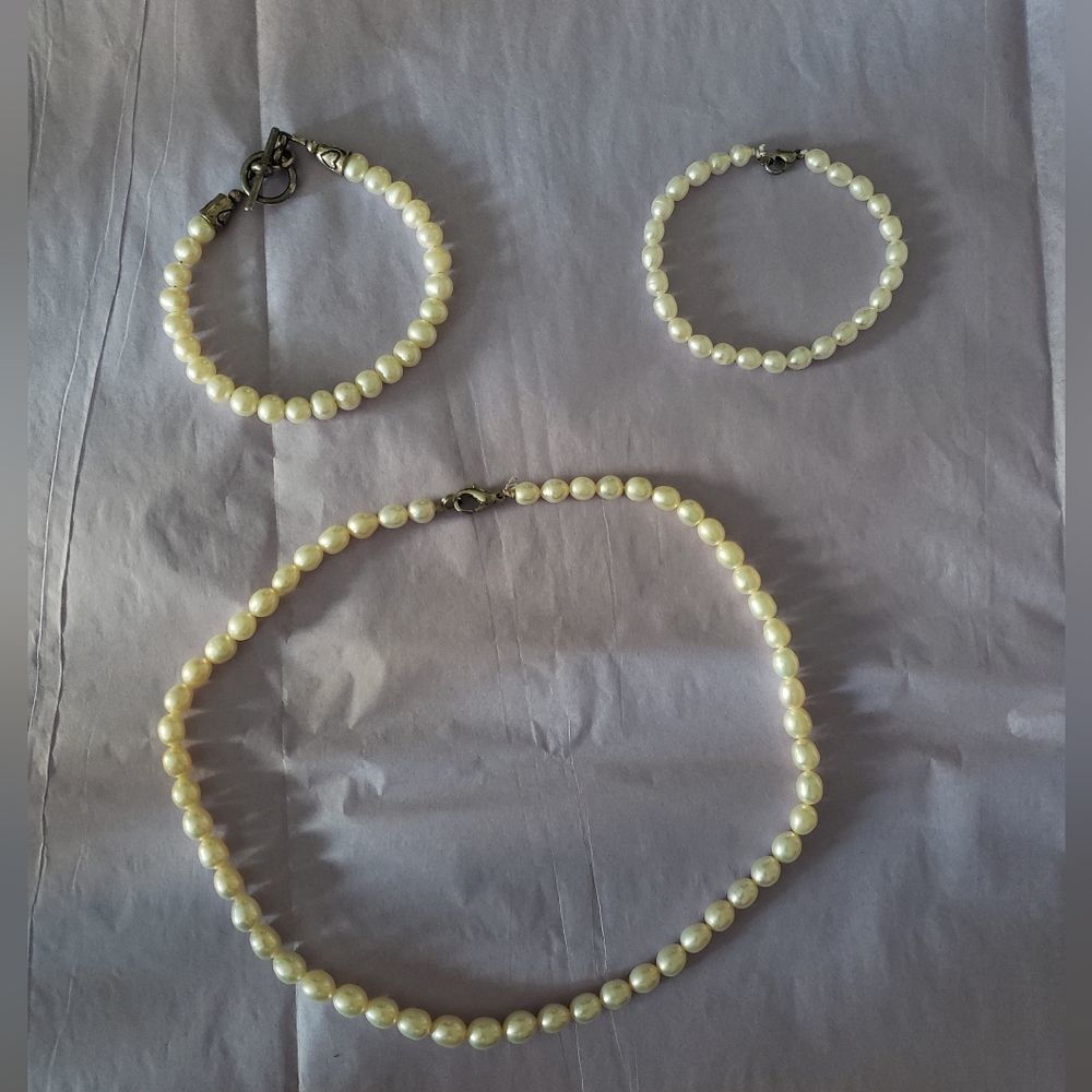 Lot of a Genuine Pearl Necklace and 2 Bracelets 😍